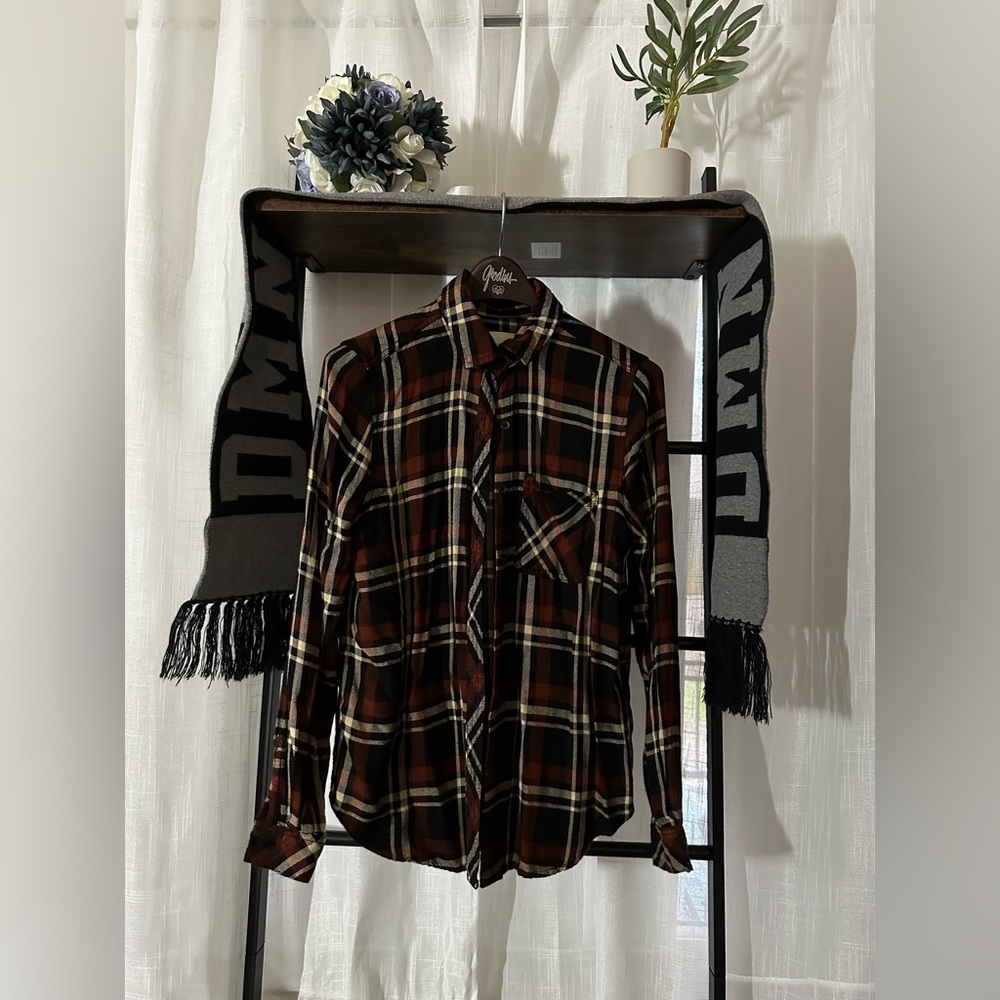 Plaid button down shirt// Casa Cabana